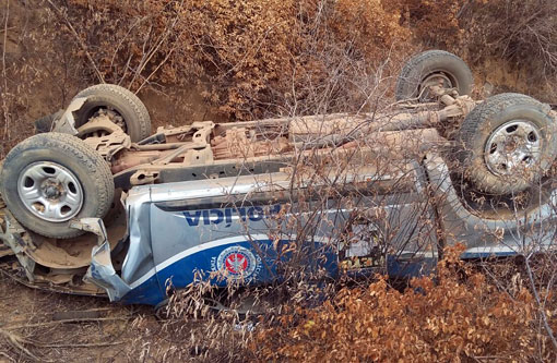 Livramento: viatura da Polícia Militar capota na BA-152