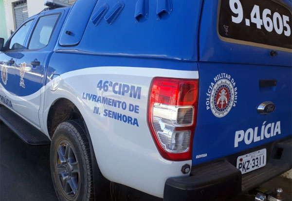 Polícia Militar apreende motocicleta irregular e droga em Livramento; suspeito fugiu