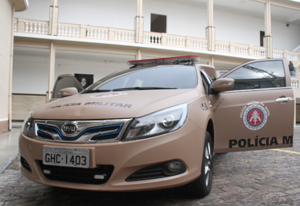 Polícia Militar realiza teste em veículo elétrico