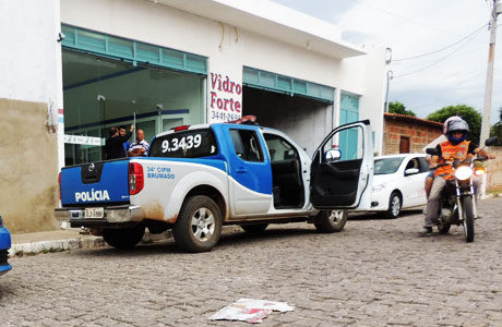 Brumado: Bandidos assaltam vidraçaria e roubam R$ 70 mil