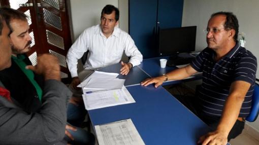 Administração de Ituaçu vai revisar salários de farmacêuticos da Prefeitura 