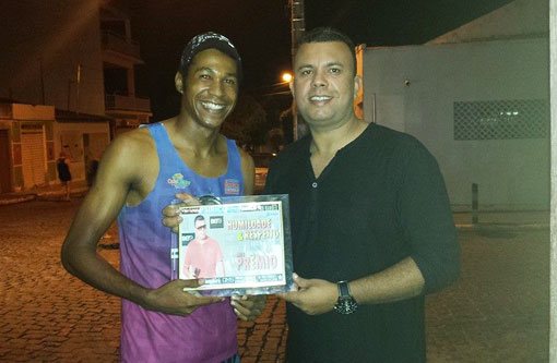Brumado: Beto Bonelly recebe placa de reconhecimento pelo trabalho