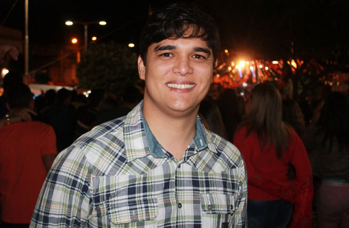 Brumado: Deputado Vitor Bonfim prestigia o São Pedro no Bairro Olhos D'água