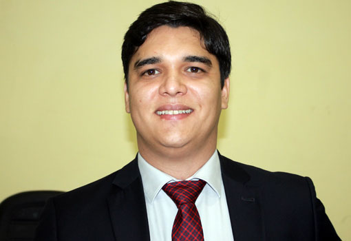 Indicação visa dar título de cidadão brumadense ao deputado estadual licenciado Vitor Bonfim