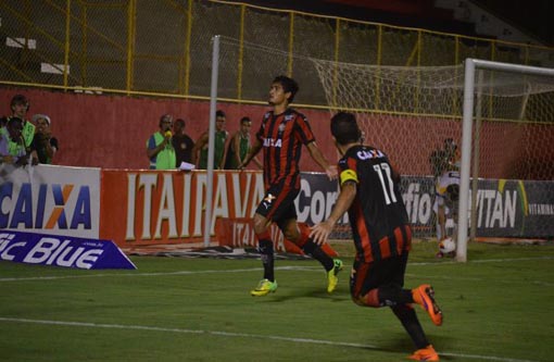 Série B: Vitória vence o Criciúma; Bahia empata com o Macaé