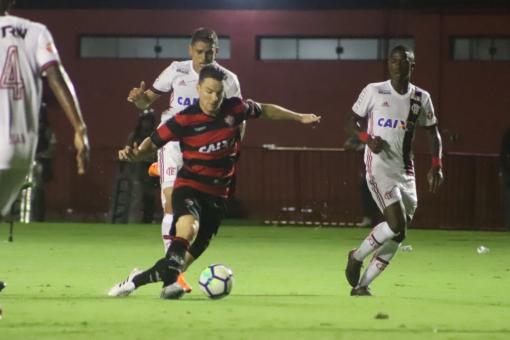 Na largada do Brasileirão 2018, Vitória empata em 2 a 2 com o Flamengo no Barradão