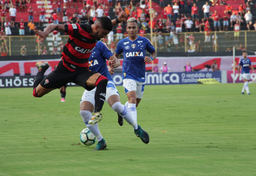Vitória empata com o Cruzeiro, em 1 a 1, no Barradão