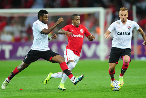 Série A: Vitória vence o Internacional no Rio Grande do Sul e sai da zona de rebaixamento