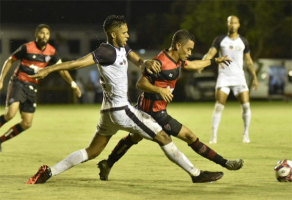 Jacuipense vence o Vitória de virada e entra na briga por uma vaga na semifinal do Baianão