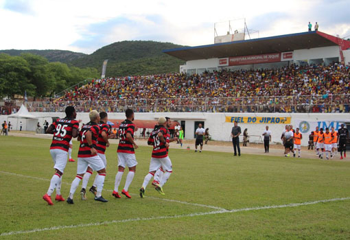 Vitória vence o Jequié, por 5 a 1, e retoma o topo da tabela do Campeonato Baiano
