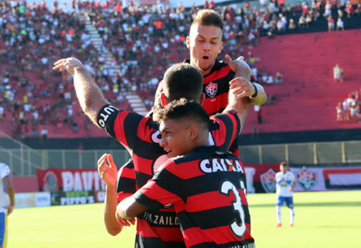 Vitória bate Jacobina com gol aos 48 do 2º tempo