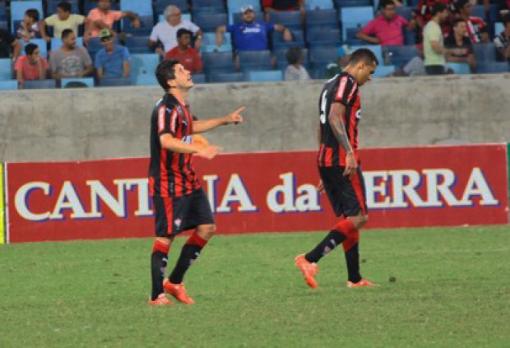 Vitória vence quarto jogo como visitante e se mantém na liderança do Brasileiro Série B