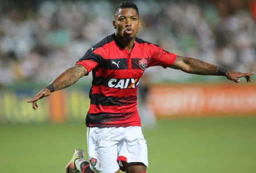 Vitória vence o Coritiba com golaço de Marinho e domingo decide em casa permanência na Primeira Divisão