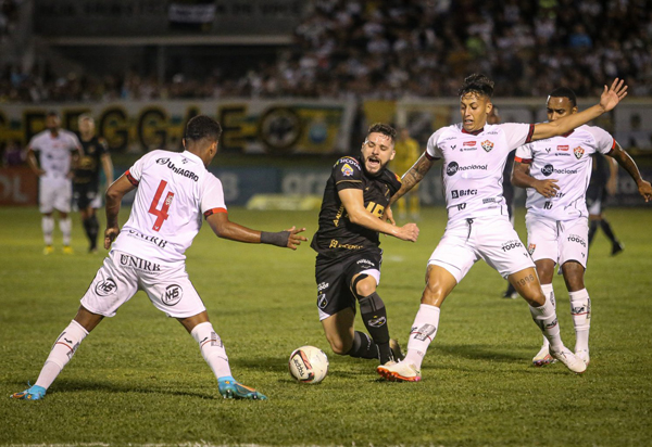 Vitória volta a empatar com o ABC e segue em busca da Série B