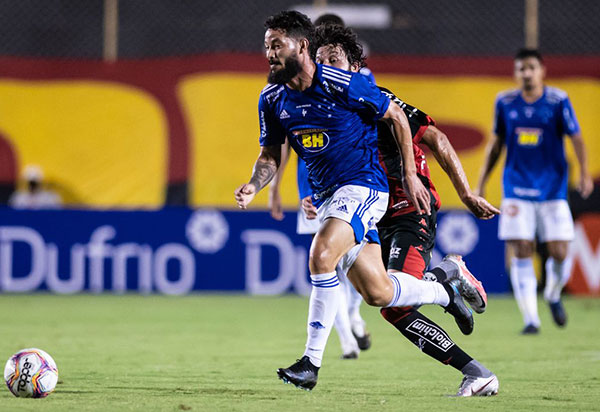 Cruzeiro vence Vitória em Salvador