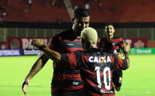 Com três gols de Neílton, Vitória bate Bragantino e segue na Copa do Brasil