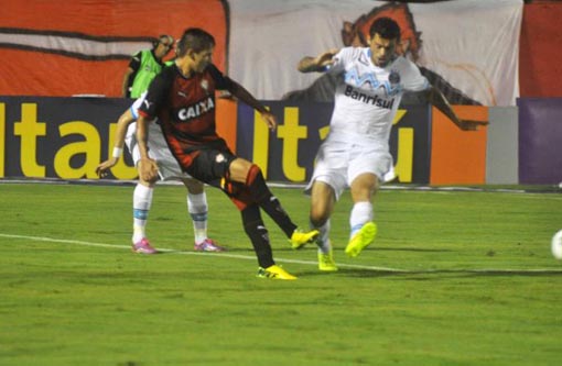 Campeonato Brasileiro: Vitória faz boa apresentação no 2º tempo e vence de virada o Grêmio no Barradão