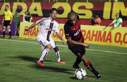 Campeonato Brasileiro: Vitória goleia o Fluminense, mas permanece na lanterna
