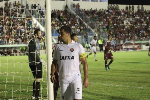 Após apagão, o duelo de Vitória e Jacuipense foi interrompido aos 14 minutos do segundo tempo e será reiniciado nesta quinta-feira (22), às 15h