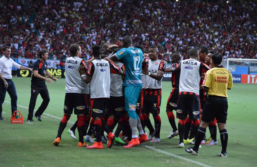 Vitória vê Paraná empatar na Fonte Nova e perde chance de liderar Série B