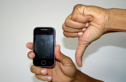 Resultado de imagem para população reclama a ma qualidade do sinal de telefone