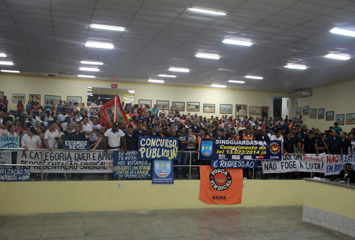 Brumado: maioria dos vereadores aprova projetos polêmicos de autoria do prefeito Eduardo Vasconcelos