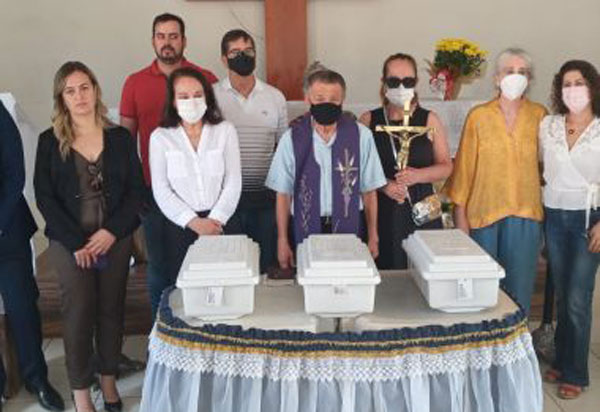 Ato simbólico marca sepultamento de restos mortais de Waldcik Soriano em Caetité