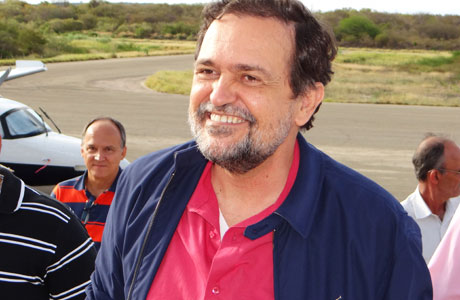 Pinheiro oficializa pré-candidatura ao governo pelo PT