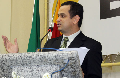 Weliton Lopes usa tribuna e dispara: 'Não podemos admitir esse golpe vergonhoso nos trabalhadores terceirizados do Estado e alunos sem aula'