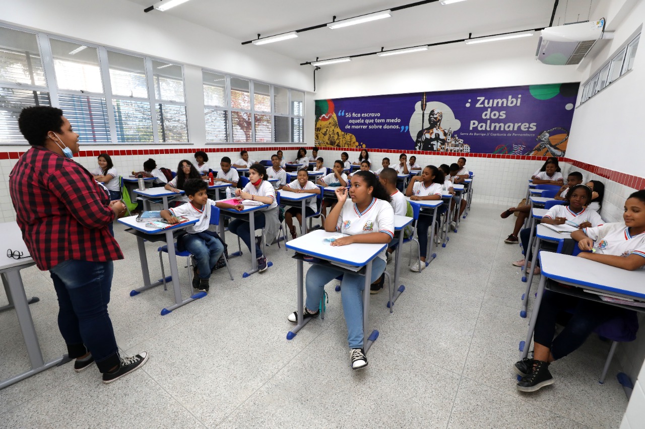 Estado da Bahia oferta 2.113 vagas em concurso público para professor e coordenador pedagógico