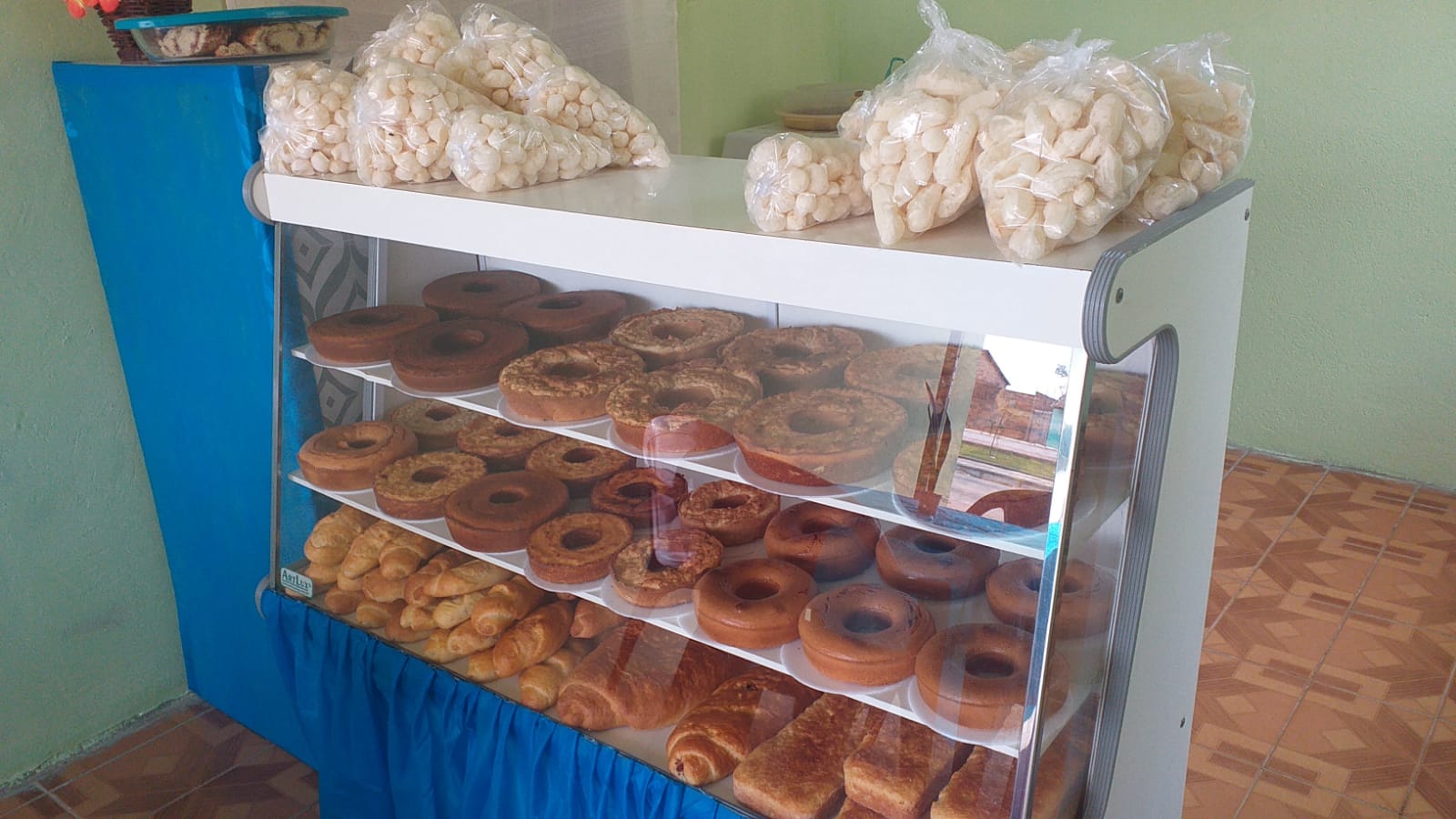 Agricultores familiares da zona rural de Poções comercializam produtos derivados da mandioca