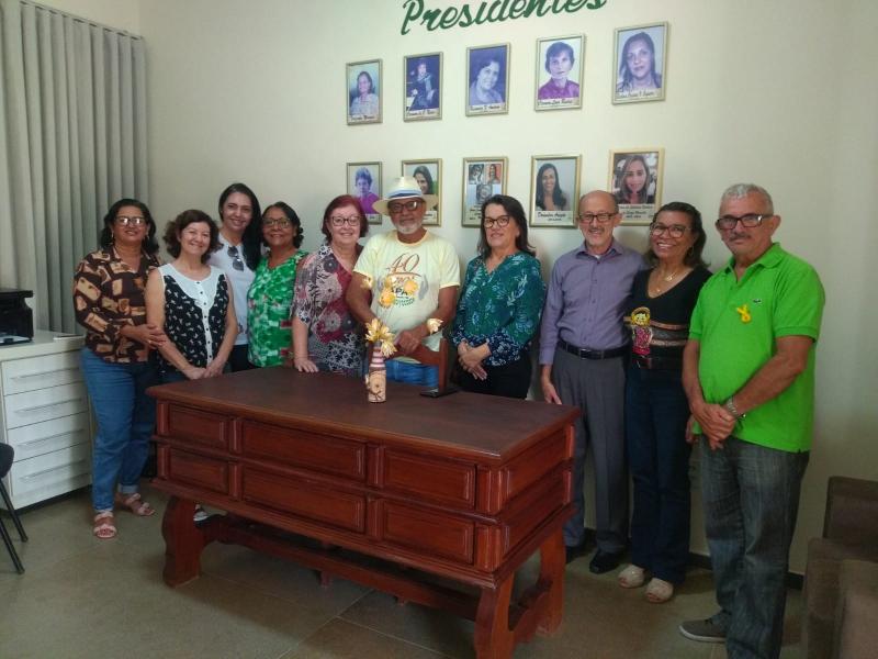 Apae Caculé e Caetité visitaram oficina de pintura da Apae Brumado