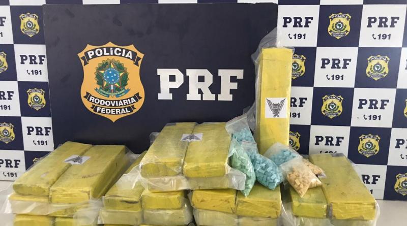 1.500 comprimidos de ecstasy e 20 kg de maconha são apreendidos em ônibus de passageiro na BR 116 em Vitória de Conquista (BA)
